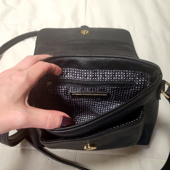 ⚡️EVERYTHING MUST GO⚡️Crossbody purse⚡️WHOLE PAGE $25 &UNDER⚡️ - Picture 4 of 7